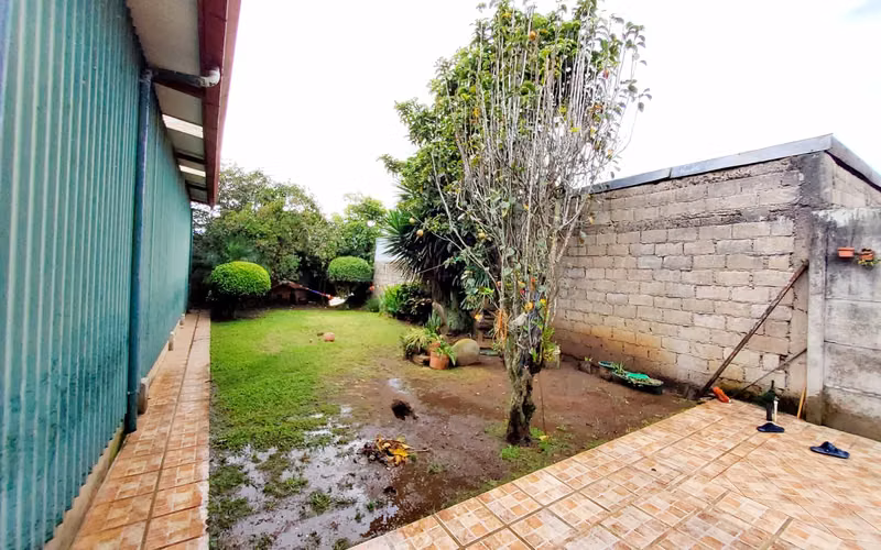 Casa de una planta 4 habitaciones, amplio terreno - Taras, San Nicolas Cartago