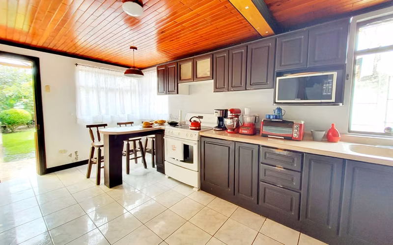 Casa de una planta 4 habitaciones, amplio terreno - Taras, San Nicolas Cartago
