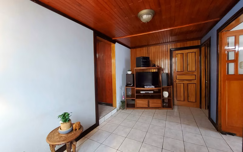 Casa de una planta 4 habitaciones, amplio terreno - Taras, San Nicolas Cartago