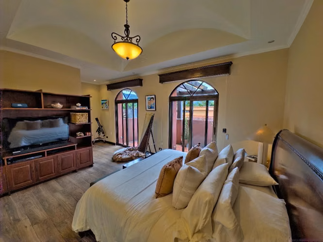CASA EN VENTA COLINAS DE MONTEALEGRE QUE COMBINA LUJO UBICACIÓN Y DISEÑO EN PINARES CURRIDABAT - Imagen 12