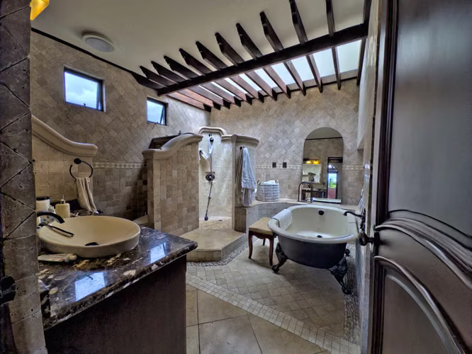 CASA EN VENTA COLINAS DE MONTEALEGRE QUE COMBINA LUJO UBICACIÓN Y DISEÑO EN PINARES CURRIDABAT - Imagen 14