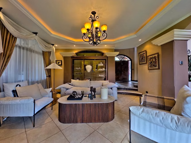 CASA EN VENTA COLINAS DE MONTEALEGRE QUE COMBINA LUJO UBICACIÓN Y DISEÑO EN PINARES CURRIDABAT - Imagen 4