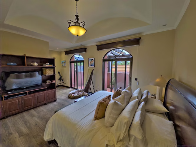 CASA EN VENTA COLINAS DE MONTEALEGRE QUE COMBINA LUJO UBICACIÓN Y DISEÑO EN PINARES CURRIDABAT - Imagen 15