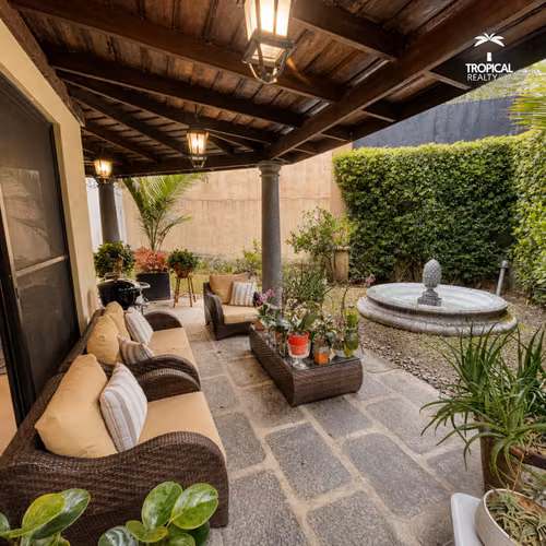 Casas en San Rafael | Casa de Lujo en Condominio con Vista Panorámica en Jaboncillos, Escazú