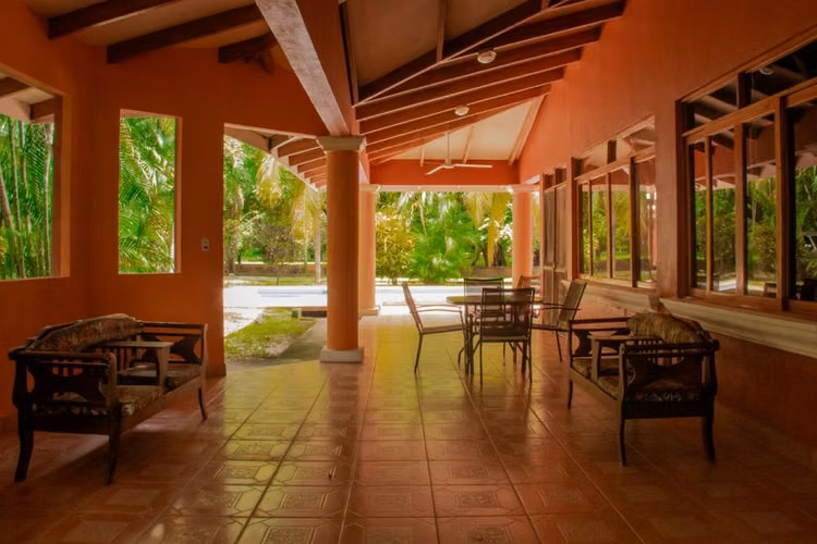 Casa con Piscina Privada y Casa de Huéspedes – Playa Potrero - Imagen 7