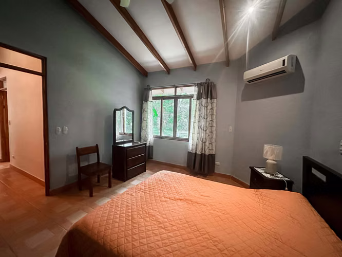 Casa con Piscina Privada y Casa de Huéspedes – Playa Potrero - Imagen 16