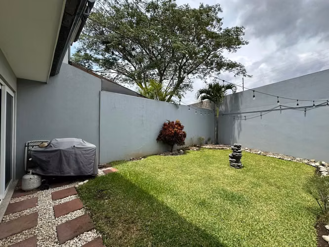 ALQUILER DE CASA EN RIO PALMA, GUACHIPELÍN* - Imagen 12