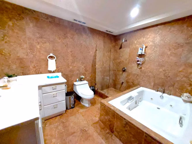 Casa en venta en Heredia, Santo Domingo.  4 Hab 3 Master, una en planta baja.  Confort & Elegancia