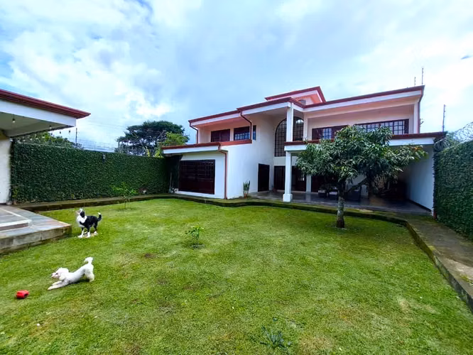 Casa en venta en Heredia, Santo Domingo.  4 Hab 3 Master, una en planta baja.  Confort & Elegancia