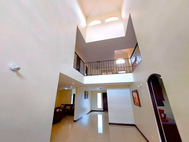 Casa en venta en Heredia, Santo Domingo.  4 Hab 3 Master, una en planta baja.  Confort & Elegancia