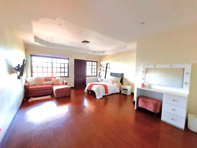 Casa en venta en Heredia, Santo Domingo.  4 Hab 3 Master, una en planta baja.  Confort & Elegancia