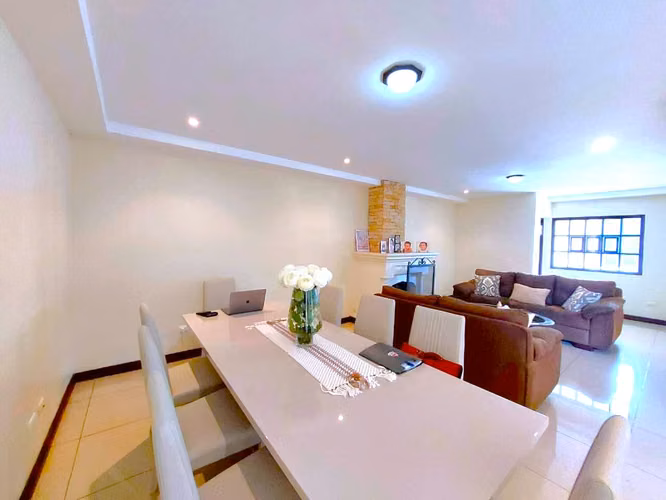 Casa en venta en Heredia, Santo Domingo.  4 Hab 3 Master, una en planta baja.  Confort & Elegancia