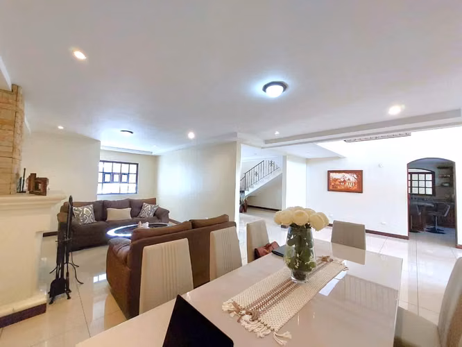 Casa en venta en Heredia, Santo Domingo.  4 Hab 3 Master, una en planta baja.  Confort & Elegancia