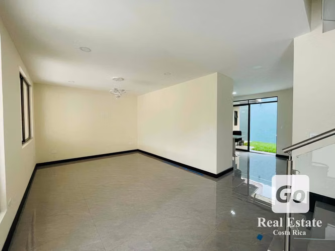 Venta de Casa en Cond. Distrito San Juan, La Unión, Cartago - Imagen 2