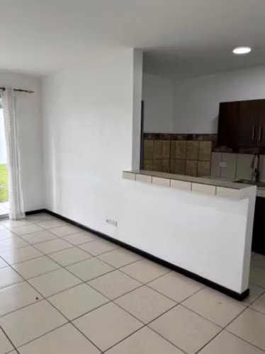 Se vende casa en santa barbara de Heredia - Imagen 6