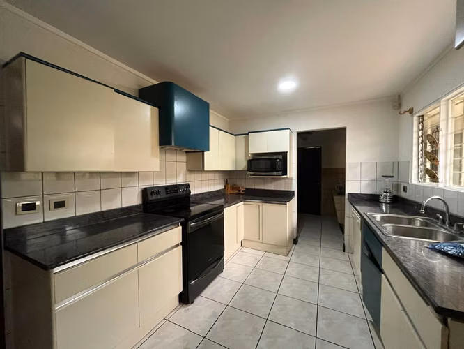 Venta de Lote con casa- Uso Suelo Comercial (ZC-1) La Uruca ID5884 - Imagen 12