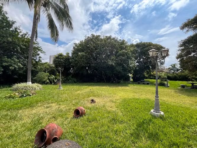 Venta de Lote con casa- Uso Suelo Comercial (ZC-1) La Uruca ID5884 - Imagen 3