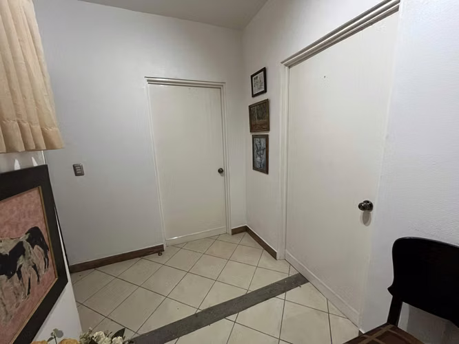 Venta de casa en condominio residencial, situado en Heredia.