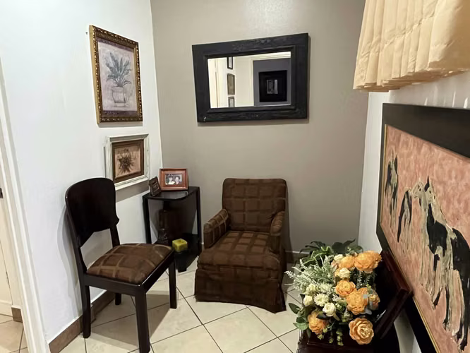 Venta de casa en condominio residencial, situado en Heredia.