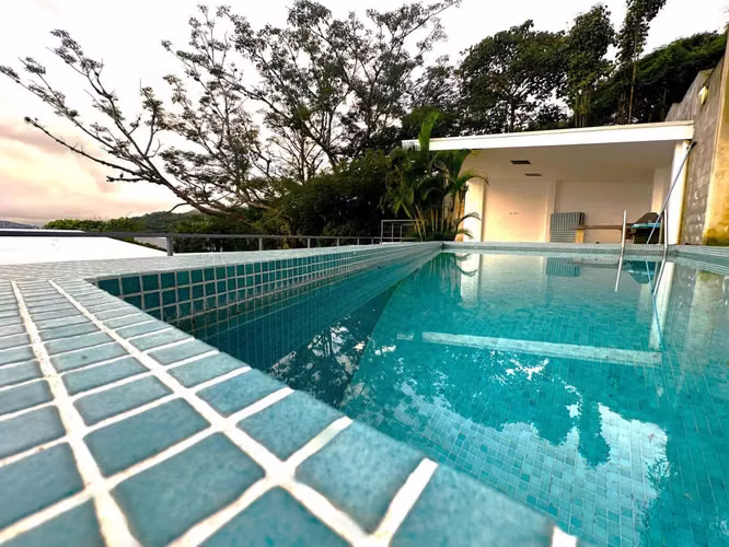 Venta de Casa en Santa Ana - Elegancia en un Entorno Natural