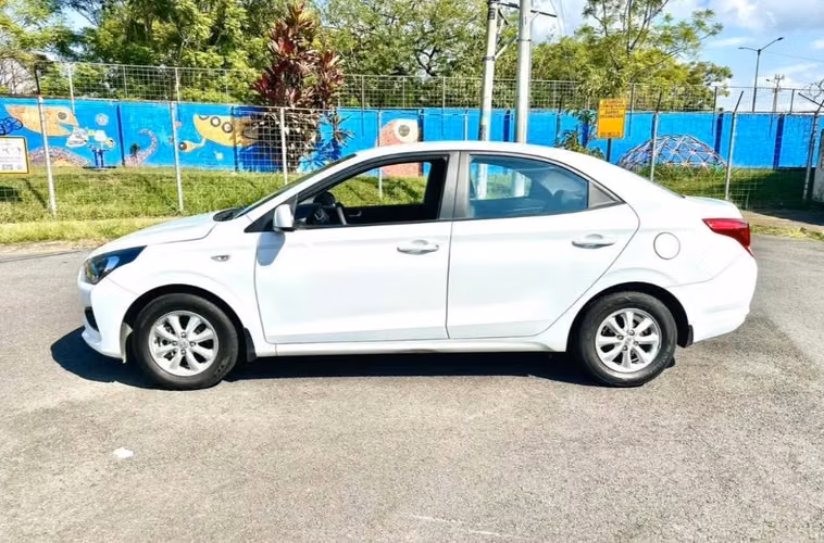 HYUNDAI VERNA 2021 automático