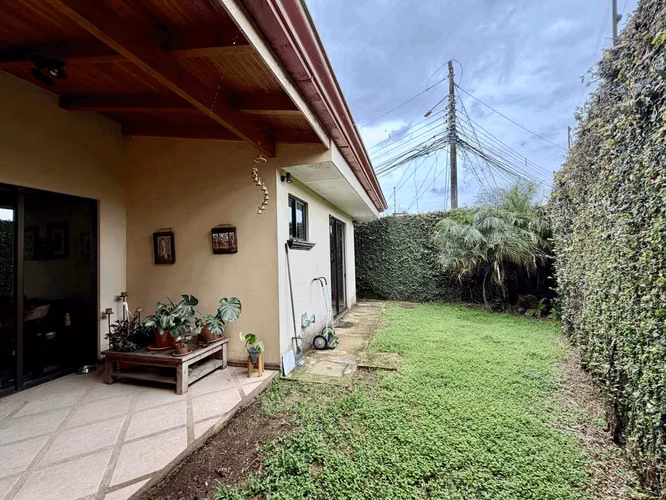 VENTA DE CASA EN RESIDENCIAL - UNA PLANTA - GRANADILLA - CURRIDABAT