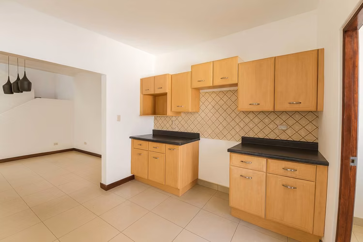 Casa Amplia en Venta en Geroma, Rohrmoser – $335,000 USD
