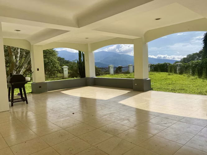 Escazu, Guachipelin  Casa Contemporánea con excelente Vistas