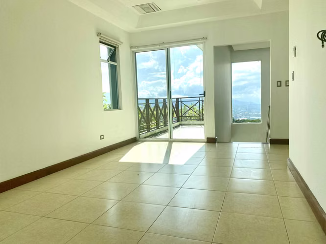 Escazu, Guachipelin  Casa Contemporánea con excelente Vistas