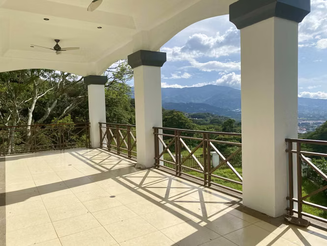 Escazu, Guachipelin  Casa Contemporánea con excelente Vistas