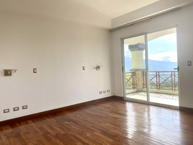 Escazu, Guachipelin  Casa Contemporánea con excelente Vistas