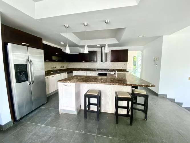 Escazu, Guachipelin  Casa Contemporánea con excelente Vistas