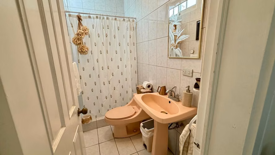Venta de Casa  Belén Cariari - amplia con hermosos jardines