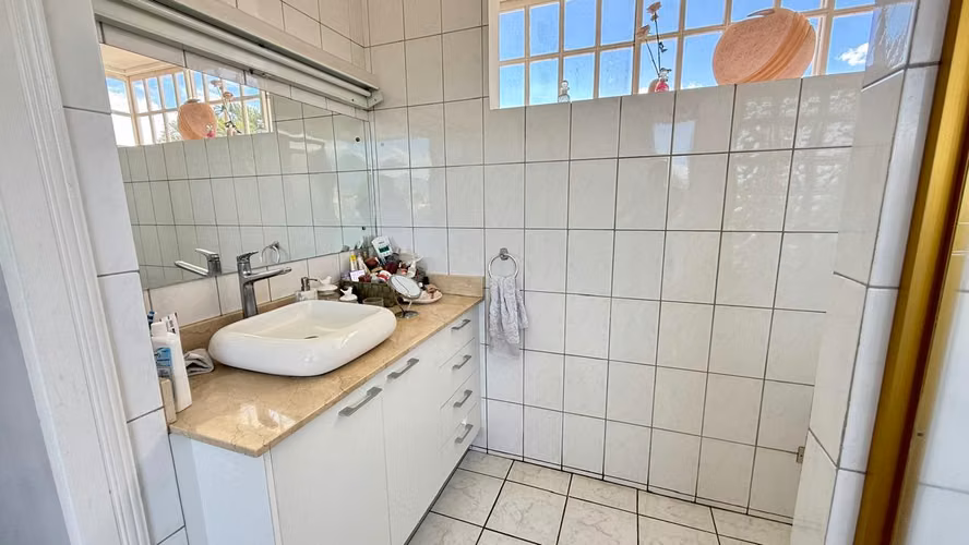 Venta de Casa  Belén Cariari - amplia con hermosos jardines