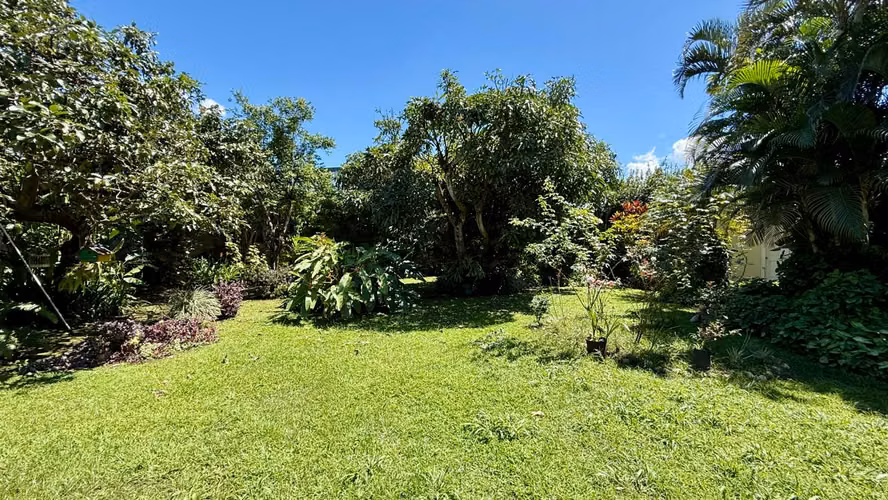 Venta de Casa  Belén Cariari - amplia con hermosos jardines
