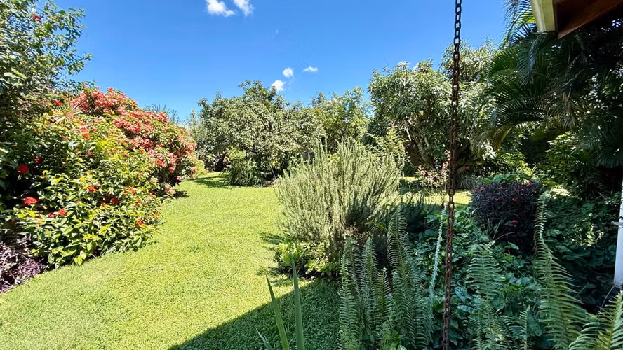 Venta de Casa  Belén Cariari - amplia con hermosos jardines