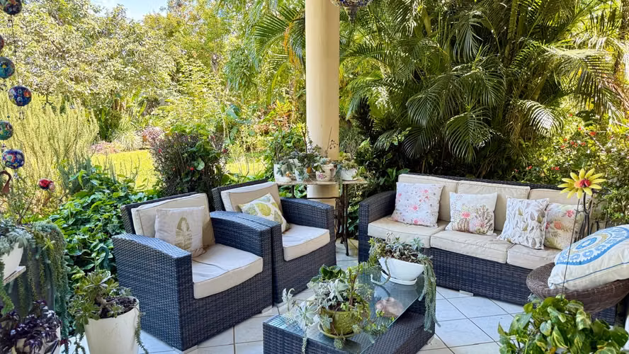 Venta de Casa  Belén Cariari - amplia con hermosos jardines