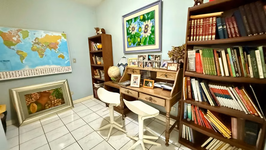 Venta de Casa  Belén Cariari - amplia con hermosos jardines