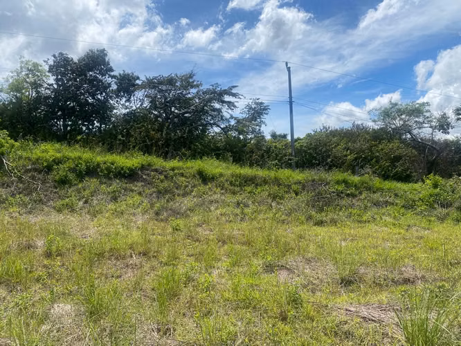 Espectacular lote con vistas, gran fachada y mayormente plano. - Imagen 6