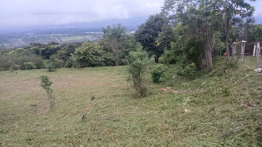 Espectacular lote con vistas, gran fachada y mayormente plano. - Imagen 3