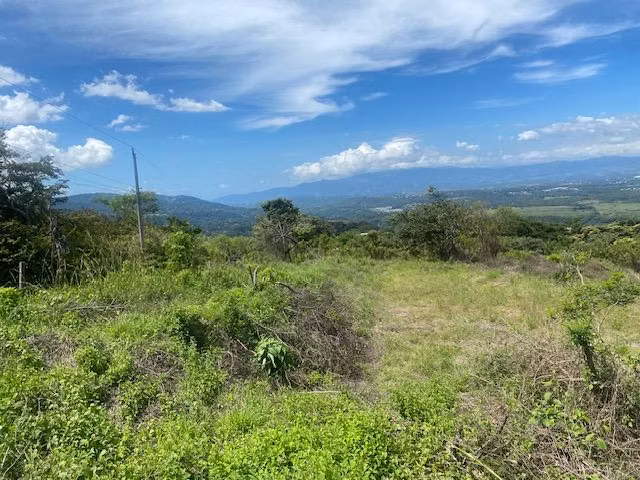 Espectacular lote con vistas, gran fachada y mayormente plano. - Imagen 7