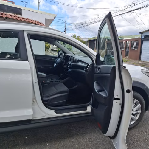 HYUNDAI TUCSON GL 2020 AUTOMÁTICO - Imagen 6