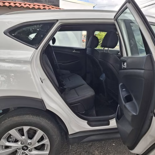 HYUNDAI TUCSON GL 2020 AUTOMÁTICO - Imagen 9
