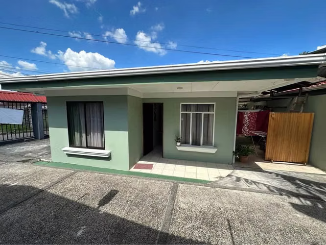 Venta de propiedad con 2 casas en La Fortuna de San Carlos - Imagen 2