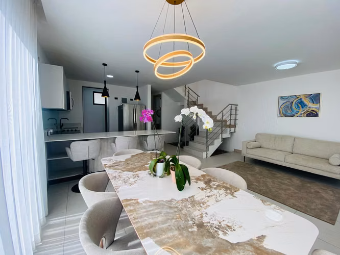 ALQUILER/VENTA DE CASA NUEVA EN CONDOMINIO, LINDORA