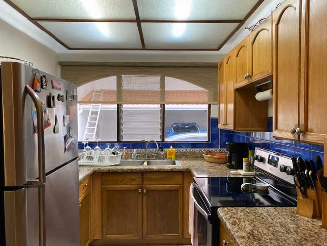 Bella casa de 2 plantas en VENTA dentro de condominio en Rhormoser