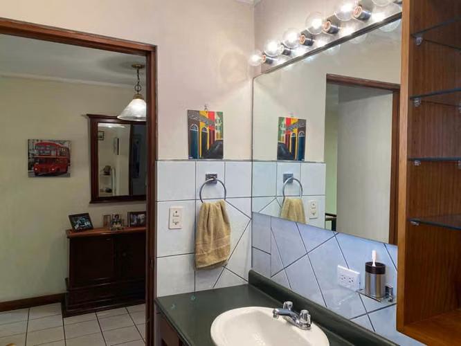 Bella casa de 2 plantas en VENTA dentro de condominio en Rhormoser