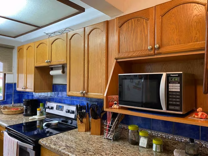 Bella casa de 2 plantas en VENTA dentro de condominio en Rhormoser
