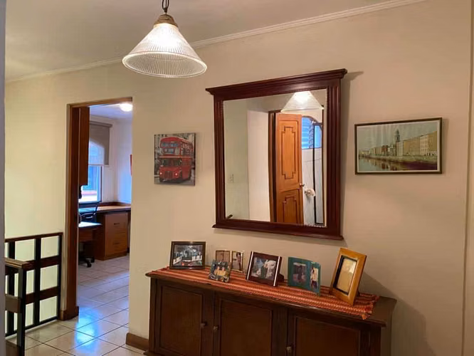 Bella casa de 2 plantas en VENTA dentro de condominio en Rhormoser