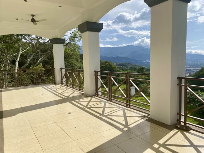 Escazu, Guachipelin  Casa Contemporánea con excelente Vistas